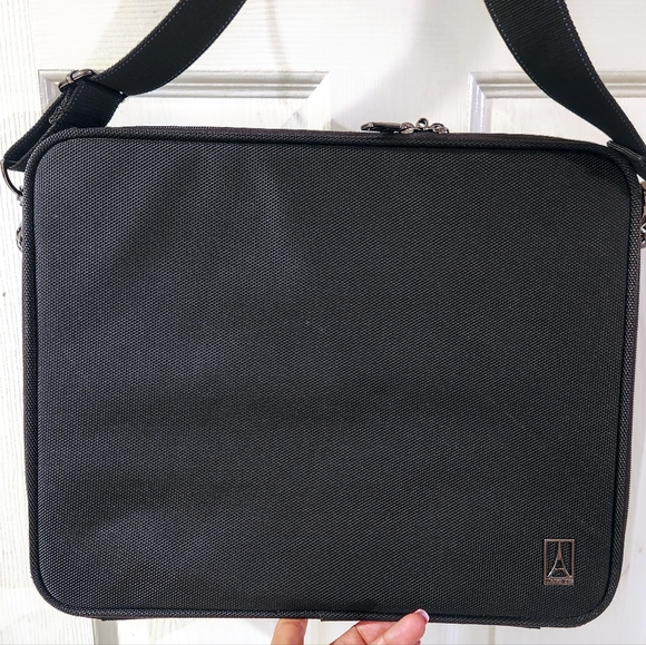 Travelpro Canvas Crossbody Laptop Case Black - Picture 2 of 11